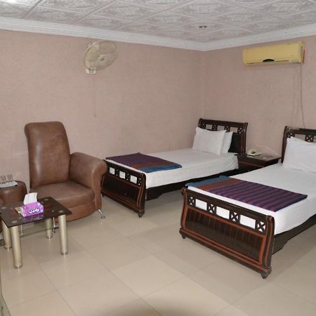 Step Inn Hotel Sukkur ภายนอก รูปภาพ