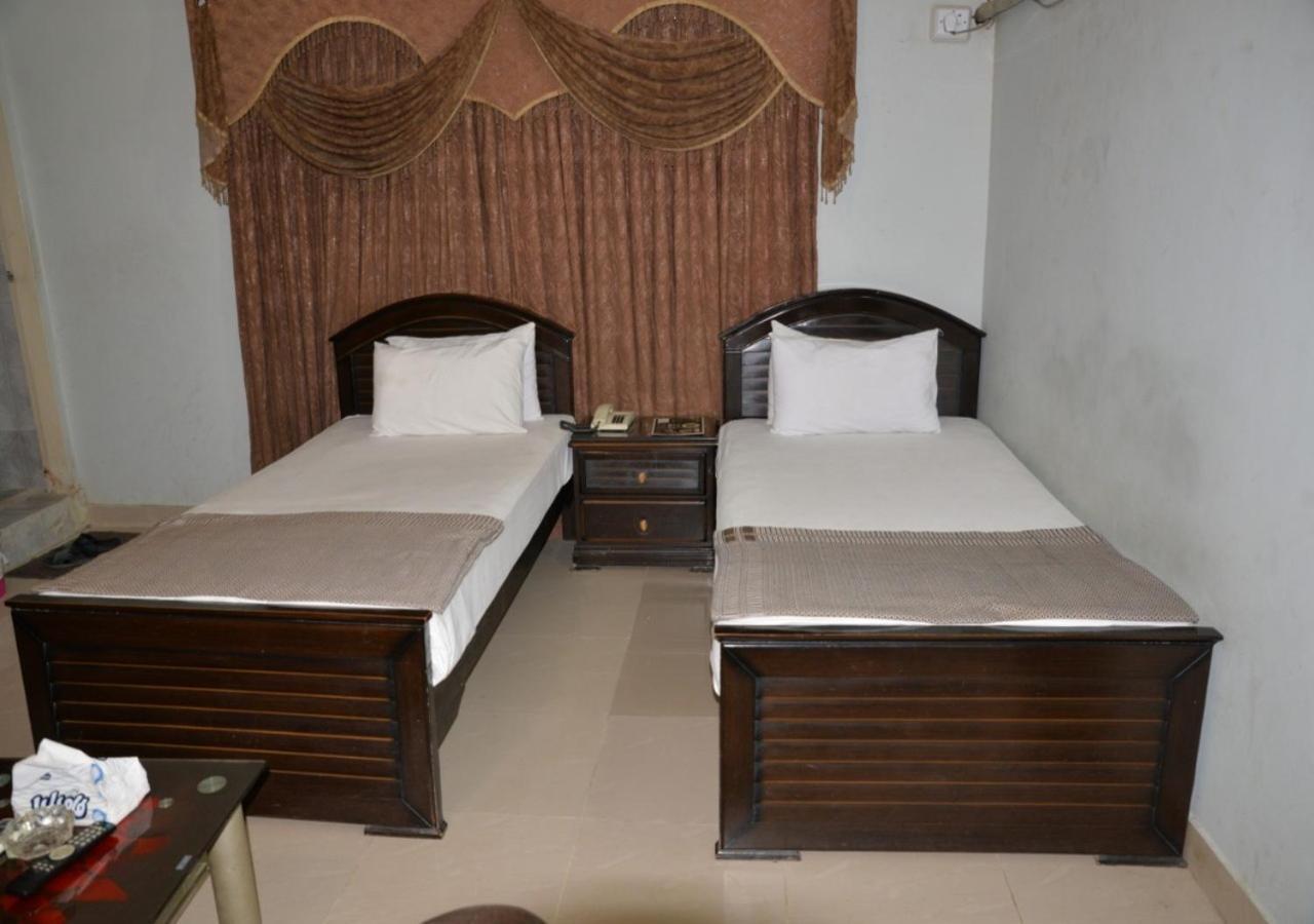 Step Inn Hotel Sukkur ภายนอก รูปภาพ