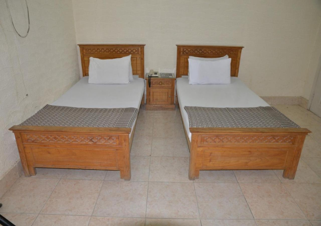 Step Inn Hotel Sukkur ภายนอก รูปภาพ