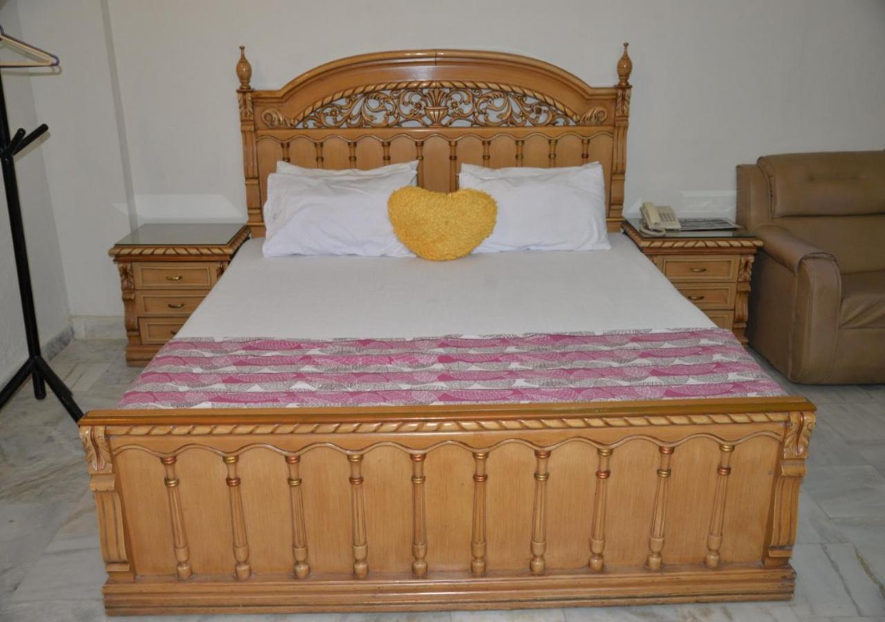 Step Inn Hotel Sukkur ภายนอก รูปภาพ